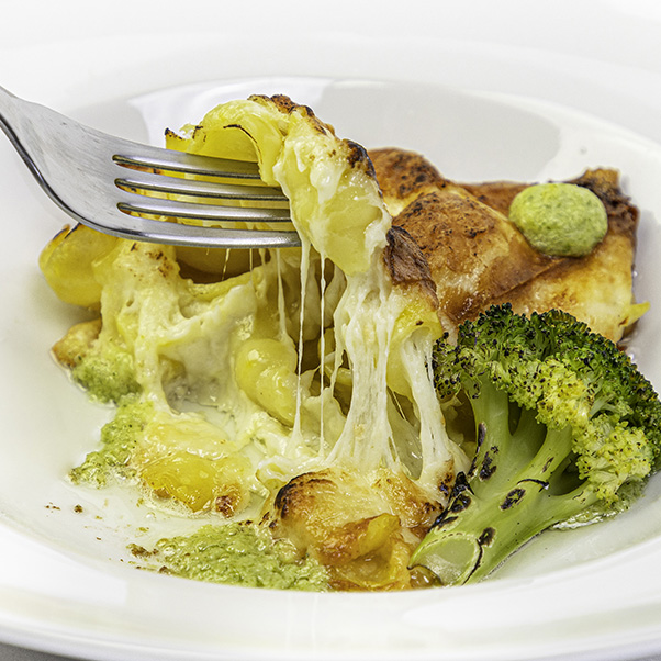 Product - Zafferano Mac and Cheese con crema di Broccoli